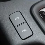 TOYOTA HILIUX 2.7L PETROL 4WD 2023 MODEL YEAR WHITE - Thumbnail 13