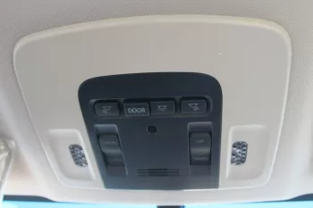 TOYOTA CAMRY LE BASIC 2.5L PETROL FWD 2023 MODEL YEAR WHITE COLOR