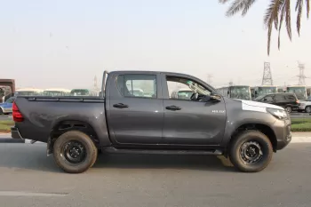 LHD - TOYOTA HILUX 2.4L DIESEL 4WD DOUBLE CAB COMFORT MANUAL 2023 GREY