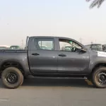 LHD - TOYOTA HILUX 2.4L DIESEL 4WD DOUBLE CAB COMFORT MANUAL 2023 GREY - Thumbnail 3