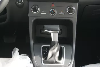 LHD - HYUNDAI CRETA 1.5L PETROL PREMIER AUTO - SINGLE TONE WHITE