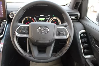 RHD - TOYOTA LANDCRUISER 300 3.3L DIESEL VXR AUTO