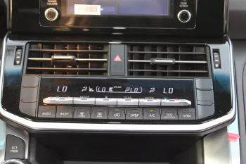 LHD - TOYOTA LANDCRUISER 300 4.0L V6 PETROL VX 2023 MODEL YEAR - WHITE