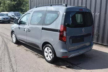 LHD - RENUALT EXPRESS 1.6L PETROL PASSENGER MANUAL  2023 MODEL YEAR-  EURO 6