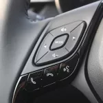 Toyota CHR 2.0L petrol fwd 2022 white colour - Thumbnail 7