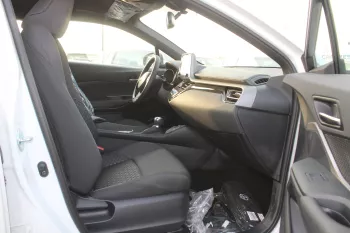 Toyota CHR 2.0L petrol fwd 2022 white colour