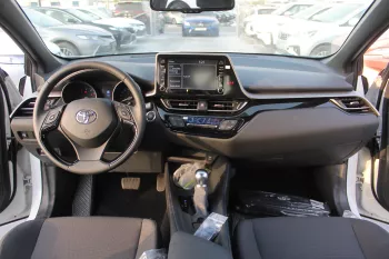 Toyota CHR 2.0L petrol fwd 2022 white colour