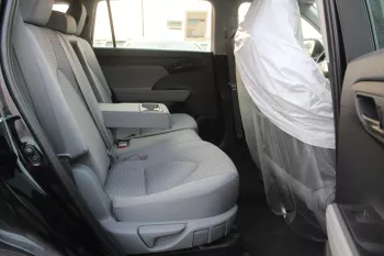 Toyota Highlander LE 2.5L hybrid fwd 2023 black