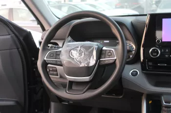 Toyota Highlander LE 2.5L hybrid fwd 2023 black