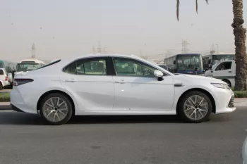 LHD - TOYOTA CAMRY 2.5L HYBRID GLE 2023 MODEL YEAR - WITH SUNROOF
