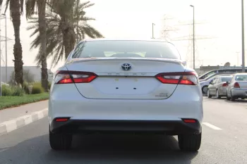LHD - TOYOTA CAMRY 2.5L HYBRID GLE 2023 MODEL YEAR - WITH SUNROOF