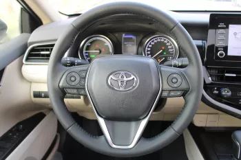 LHD - TOYOTA CAMRY 2.5L HYBRID GLE 2023 MODEL YEAR - WITH SUNROOF