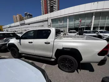 LHD - TOYOTA HILUX 2.8L DIESEL DOUBLE CAB 4 X 4 FULL SPEC AUTO  - EURO - 5