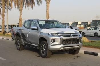 MITSUBISHI L200 DOUBLE CAB 2.4L DIESEL 4WD 4DOORS 2023 SILVER