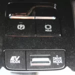 Toyota Venza 2.5L Petrol v4 AWD 2023 GOLD COLOR - Thumbnail 17