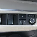 Toyota Venza 2.5L Petrol v4 AWD 2023 GOLD COLOR - Thumbnail 7
