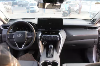 Toyota Venza 2.5L Petrol v4 AWD 2023 GOLD COLOR