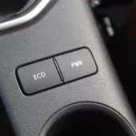 Toyota Hilux 2.7L Petrol 4wd 2023 white - Thumbnail 13