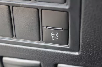 Toyota Hilux 2.7L Petrol 4wd 2023 white