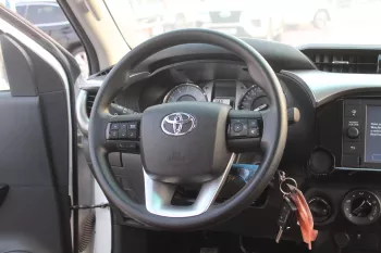 Toyota Hilux 2.7L Petrol 4wd 2023 white
