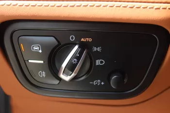 Bentley Bentayga 4.0 V8 twin-turbocharged petrol engine 2022 BRONZE