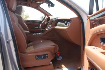 Bentley Bentayga 4.0 V8 twin-turbocharged petrol engine 2022 BRONZE