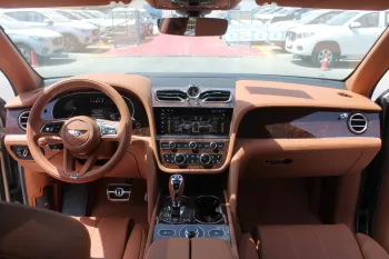 Bentley Bentayga 4.0 V8 twin-turbocharged petrol engine 2022 BRONZE