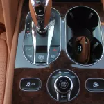 Bentley Bentayga 4.0 V8 twin-turbocharged petrol engine 2022 BRONZE - Thumbnail 15