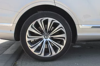 Bentley Bentayga 4.0 V8 twin-turbocharged petrol engine 2022 BRONZE