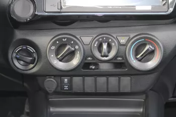 LHD - TOYOTA HILUX 2.4L DIESEL 4WD DOUBLE CAB 2023 ACTIVE MT - OXIDE BRONZE
