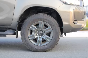LHD - TOYOTA HILUX 2.4L DIESEL 4WD DOUBLE CAB 2023 ACTIVE MT - OXIDE BRONZE