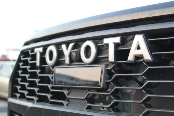 LHD - TOYOTA HILUX 125 4.0L V6 PETROL DOUBLE CAB 4X4 GR 2024 WHITE