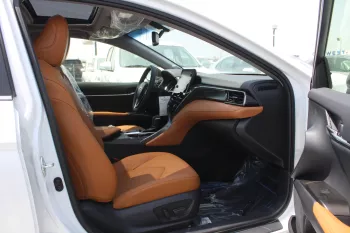 Toyota Camry GLE 2.5L Petrol fwd 2023 white