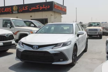 Toyota Camry GLE 2.5L Petrol fwd 2023 white
