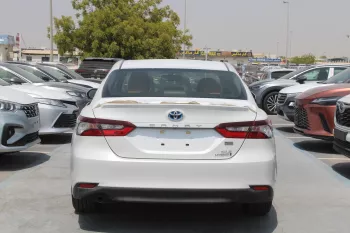 Toyota Camry GLE 2.5L Petrol fwd 2023 white
