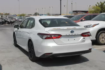 Toyota Camry GLE 2.5L Petrol fwd 2023 white