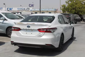 Toyota Camry GLE 2.5L Petrol fwd 2023 white
