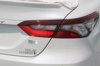 Toyota Camry GLE 2.5L Petrol fwd 2023 white