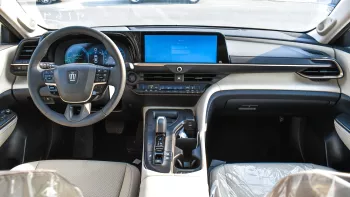 Toyota Crown 2.5L Hybrid fwd 2023 white