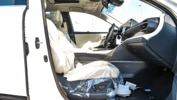 Toyota Crown 2.5L Hybrid fwd 2023 white