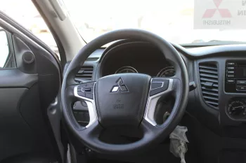 MITSUBISHI L200 2.4L 4×4 D/C MID OPTION MT DIESEL 2022