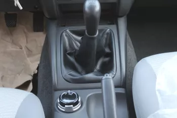 MITSUBISHI L200 2.4L 4×4 D/C MID OPTION MT DIESEL 2022