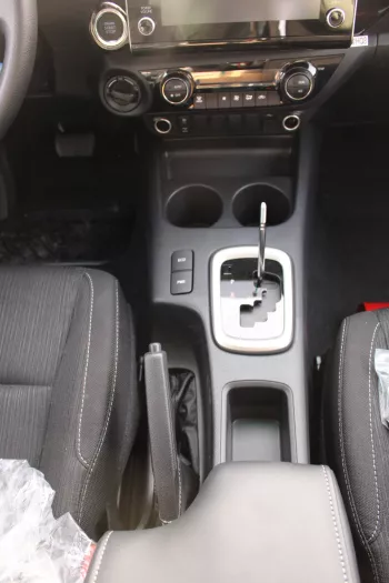 TOYOTA HILUX 2.4L DIESEL 4WD DOUBLE CAB HIGH - AUTO