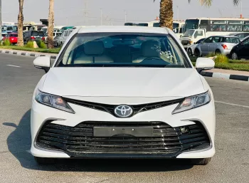 Toyota Camry LE 2.5L Petrol FWD 2023 Model Year White