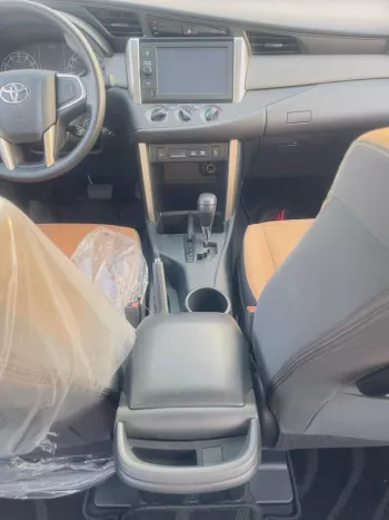 Toyota Innova 2.7L PETROL A/T 7 SEATS WHITE