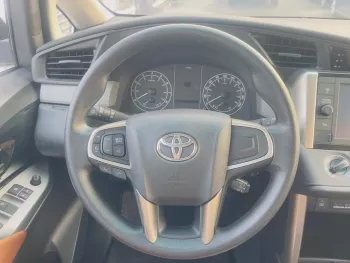 Toyota Innova 2.7L PETROL A/T 7 SEATS WHITE