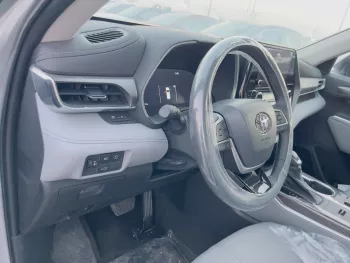 Toyota Highlander 2.5L Limited Hybrid 2023 Model Year