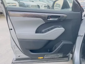 Toyota Highlander 2.5L Limited Hybrid 2023 Model Year