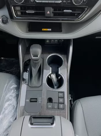 Toyota Highlander 2.5L Limited Hybrid 2023 Model Year