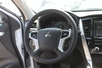 Mitsubishi Montero Sport 2.4L Diesel 4WD 2023 White